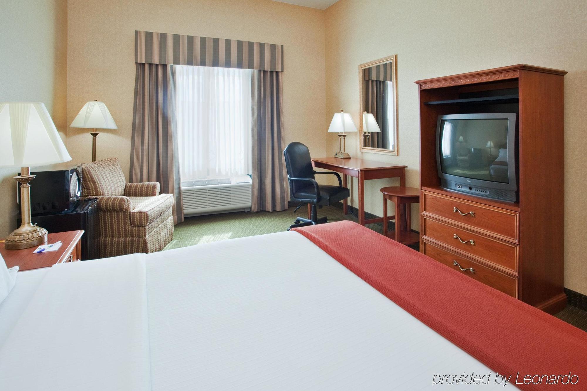 Express & Drums-hazelton By Ihg