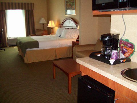 Express & Drums-hazelton By Ihg Hotel 2*