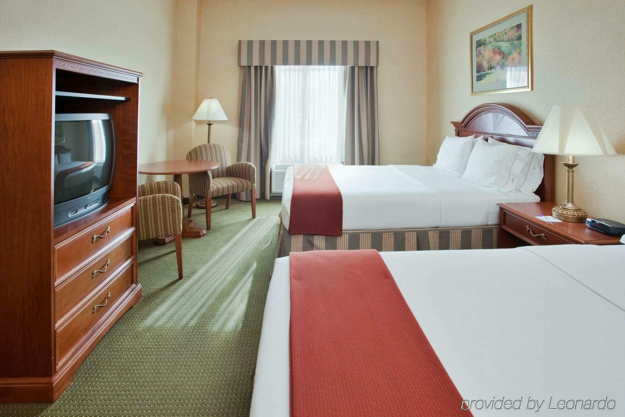 Hotel Express & Drums-hazelton By Ihg