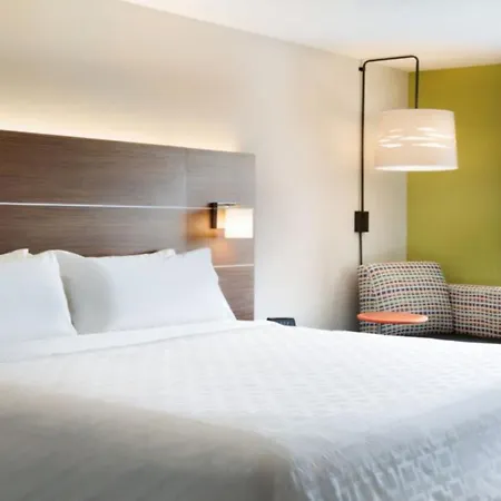 Holiday Inn Express Hotel & Suites Drums-Hazelton By Ihg Exterior photo