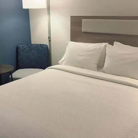 Holiday Inn Express Hotel & Suites Drums-Hazelton By Ihg Exterior photo