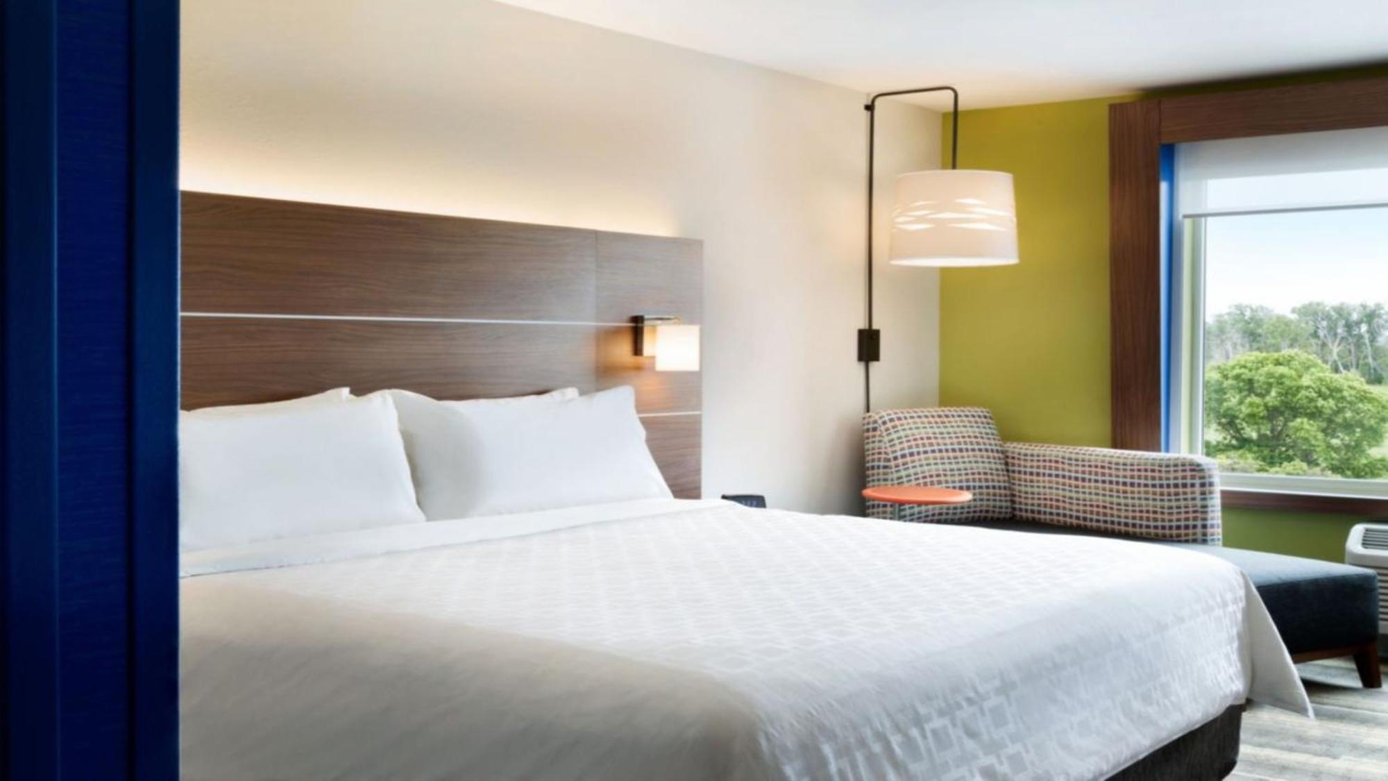 Express & Drums-hazelton By Ihg