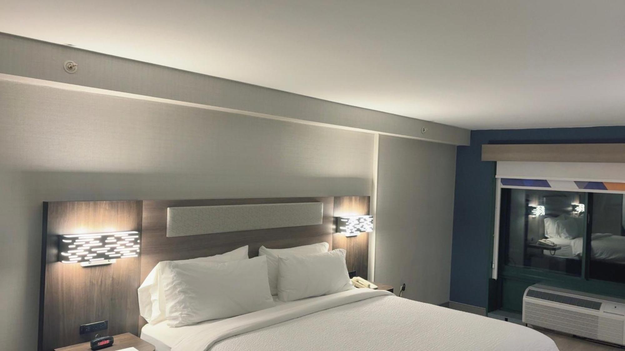 Hotel Express & Drums-hazelton By Ihg