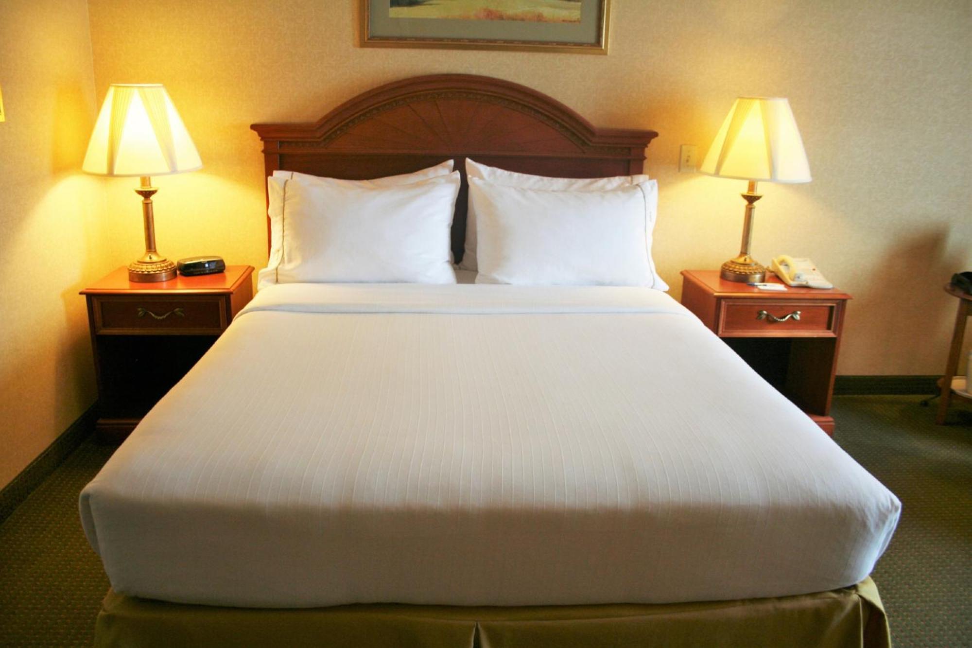 Hotel Express & Drums-hazelton By Ihg