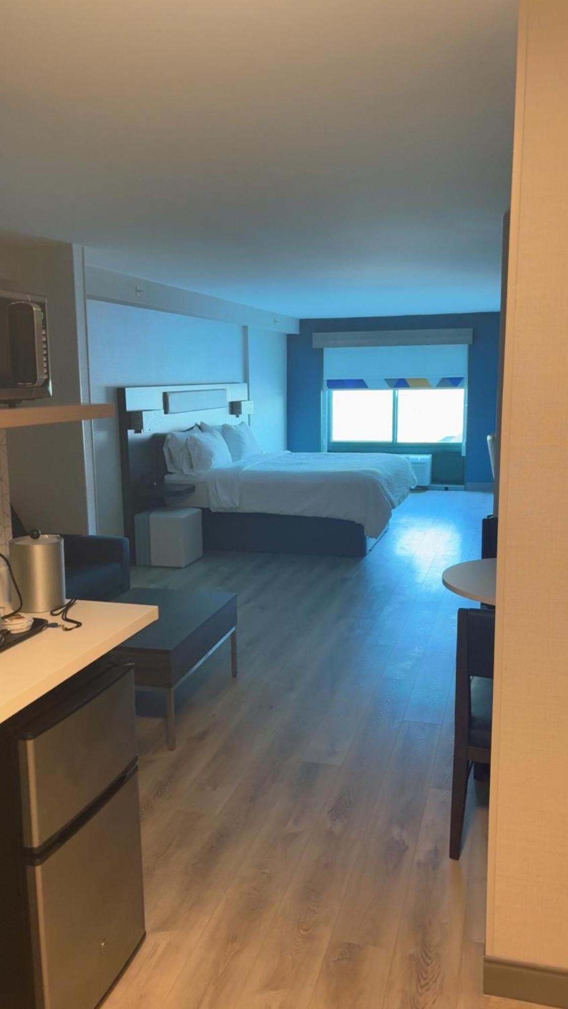 Holiday Express & Drums-hazelton By Ihg 2*